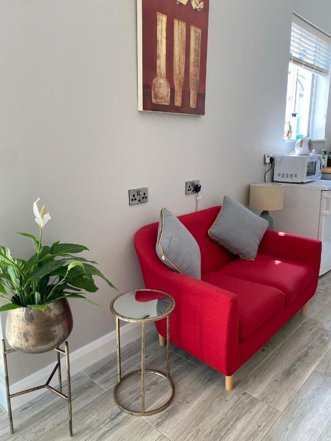 Hugo Mews Bright Studio Apartment Bray Exterior foto